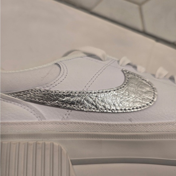 Nike Woman’s Court Legacy Lift Sneakers White & Metallic Silver Size 8.5 NEW Box - Picture 7 of 12